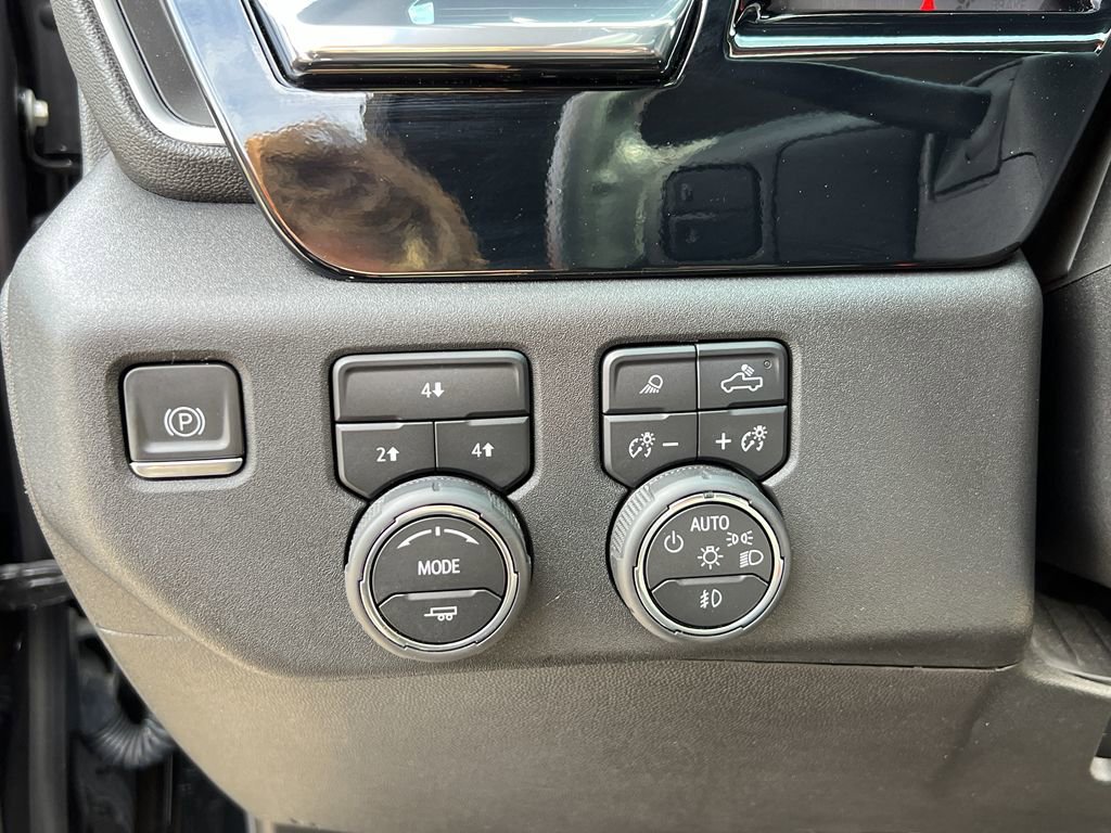 Used 2024 Chevrolet Silverado 3500 LT w/ Midnight Edition image 17