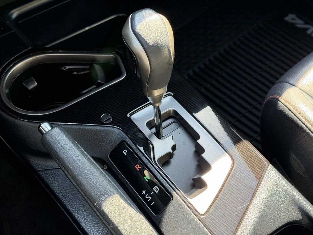 Used 2017 Toyota RAV4 SE image 6