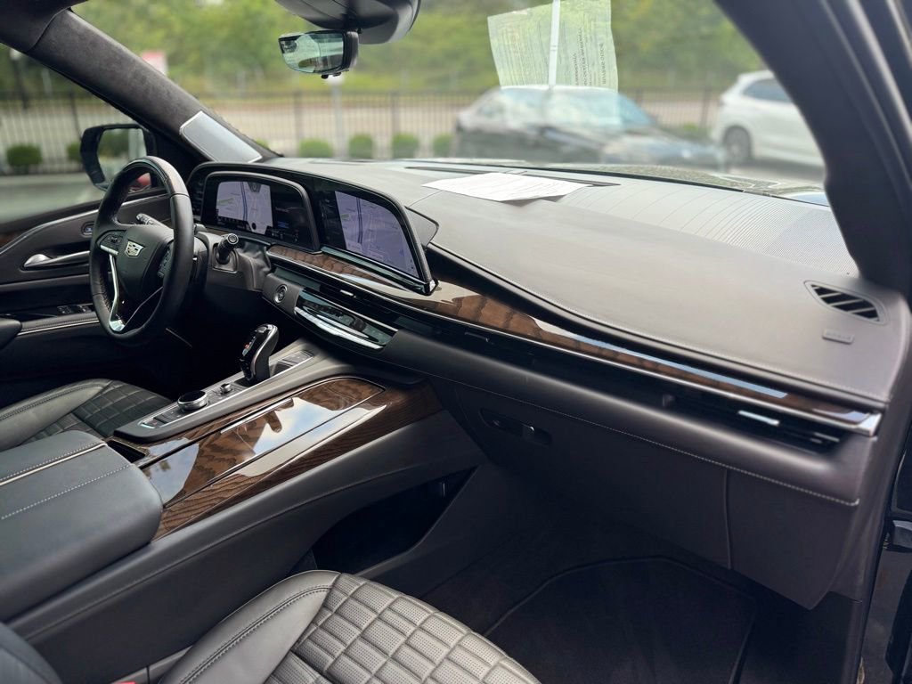 Used 2024 Cadillac Escalade ESV Sport Platinum w/ LPO, ONYX Package image 43