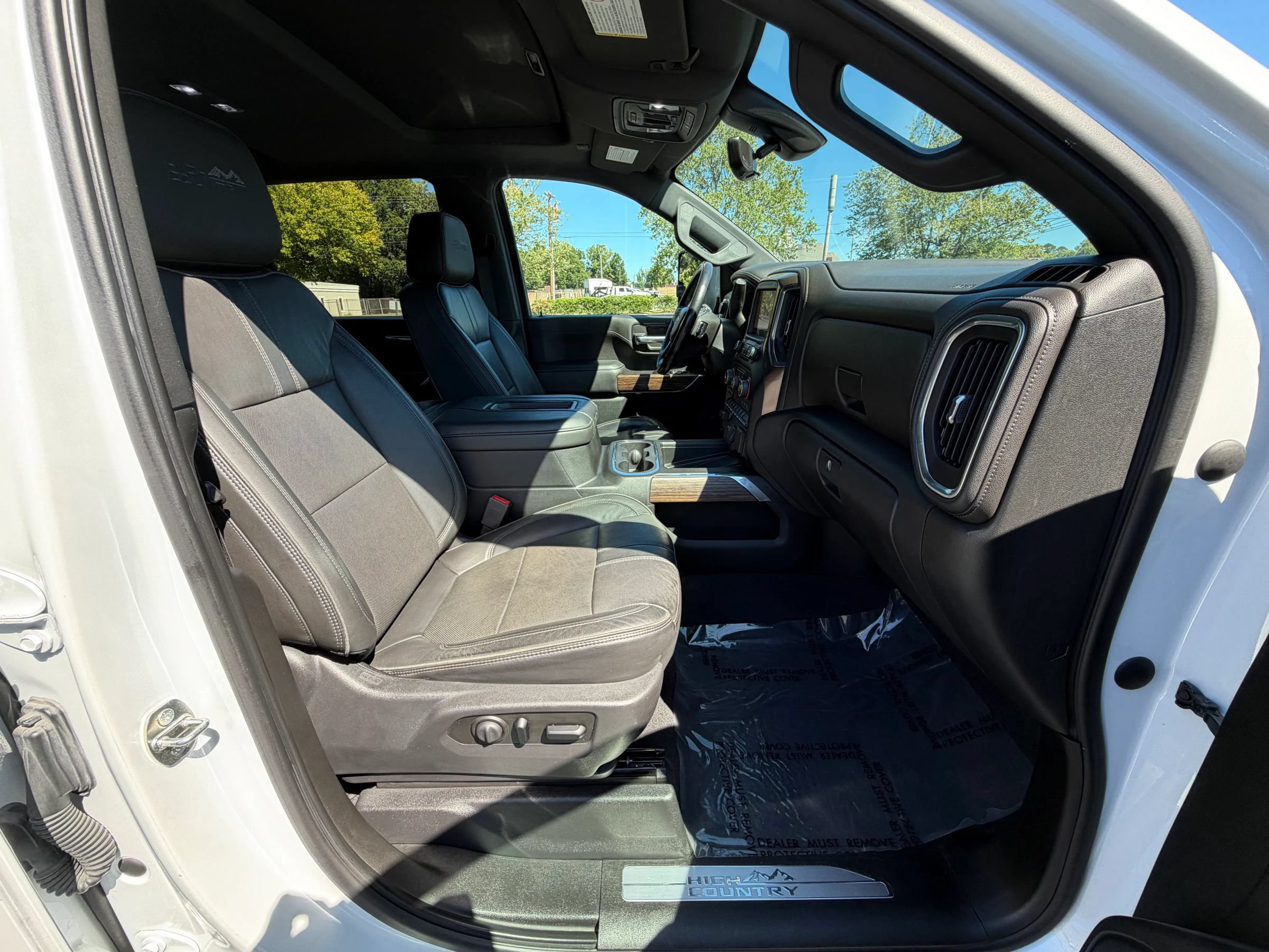 Used 2020 Chevrolet Silverado 2500 High Country w/ Technology Package AWD/4WD image 23