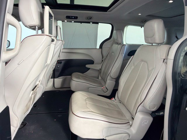 Used 2017 Chrysler Pacifica Limited FWD image 23