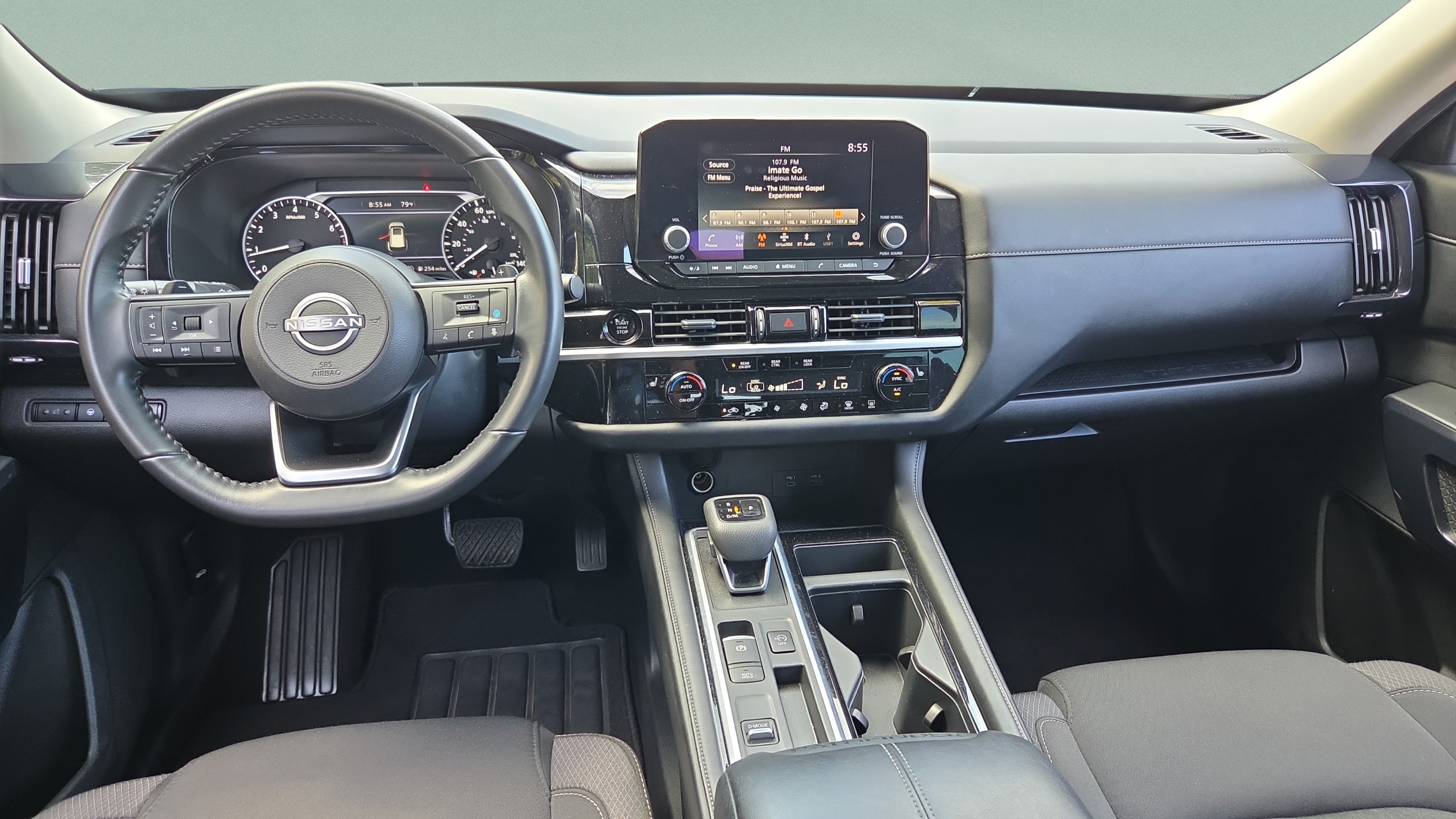 Used 2025 Nissan Pathfinder SV FWD image 12