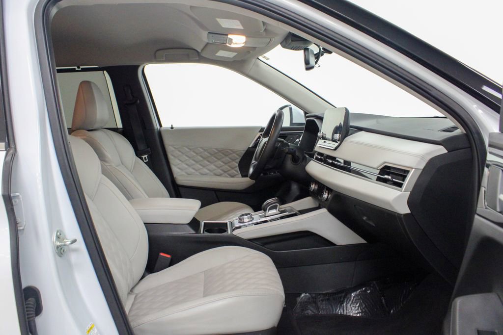 Used 2024 Mitsubishi Outlander SEL image 25