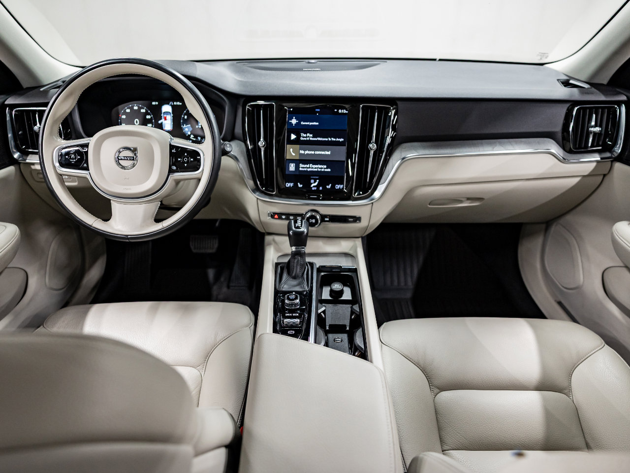 Used 2021 Volvo V60 T5 Cross Country image 5