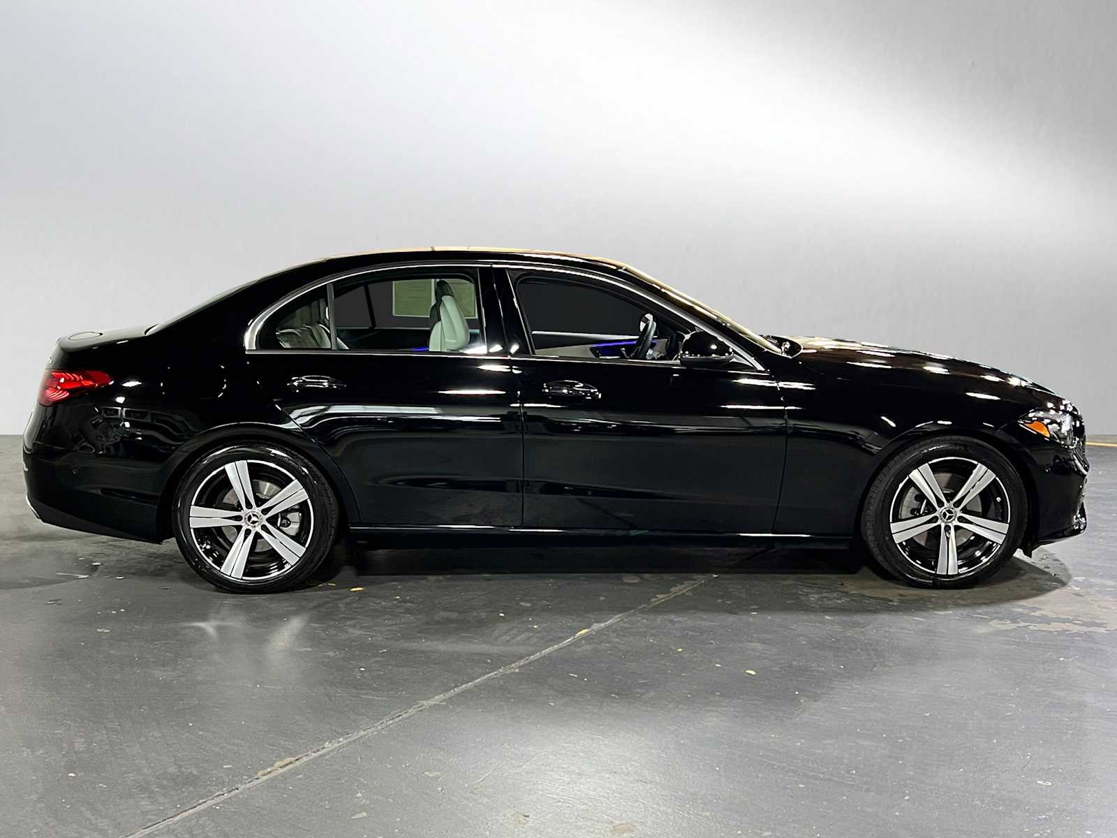 Used 2025 Mercedes-Benz C 300 4MATIC Sedan image 2