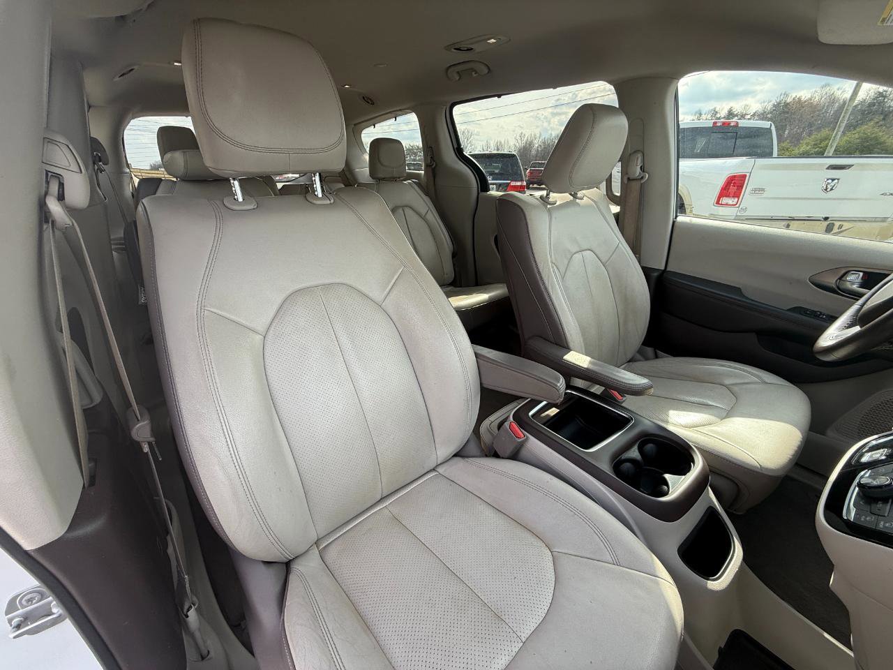 Used 2018 Chrysler Pacifica Touring-L Plus image 6