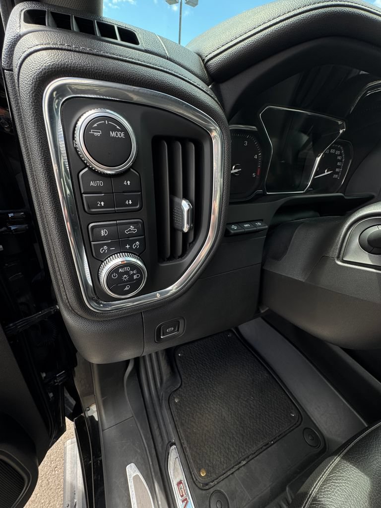 Used 2022 GMC Sierra 3500 Denali w/ Denali Black Diamond Edition AWD/4WD image 18