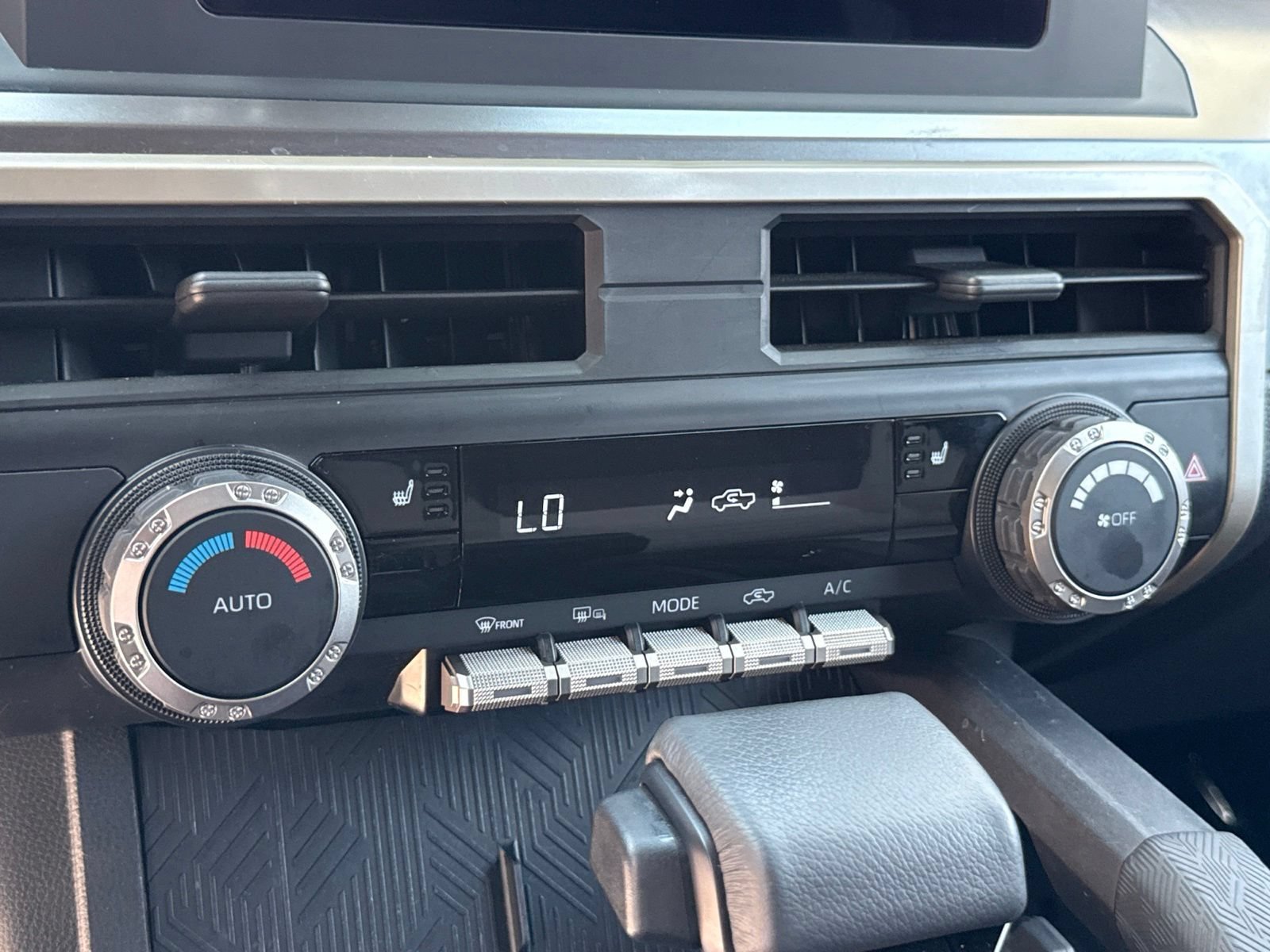 Used 2024 Toyota Tacoma TRD Sport AWD/4WD image 29
