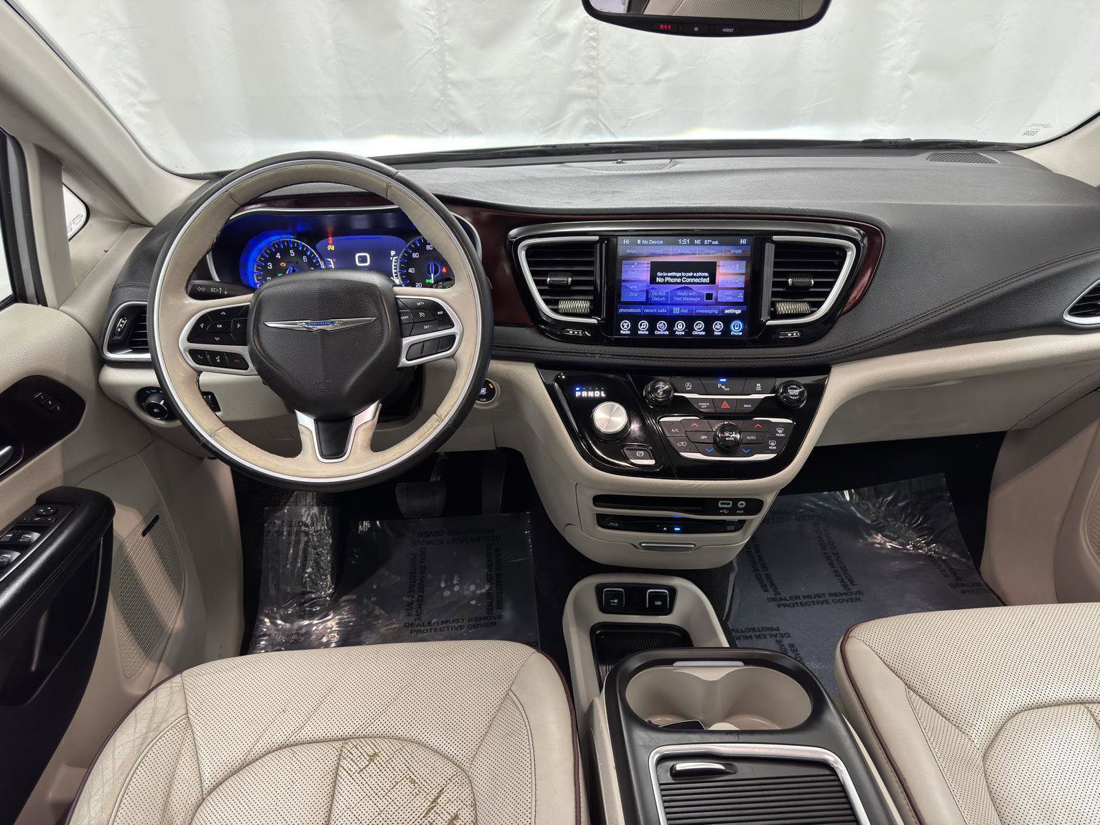 Used 2017 Chrysler Pacifica Limited image 29