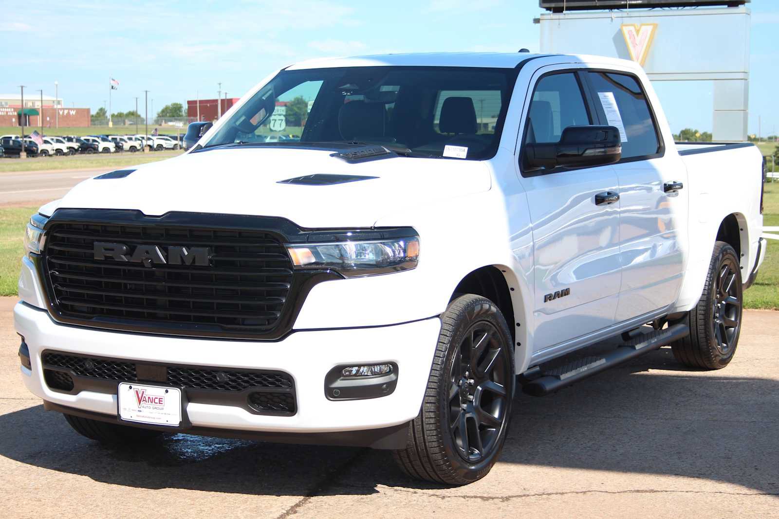 Used 2025 RAM 1500 Laramie w/ Night Edition AWD/4WD image 4