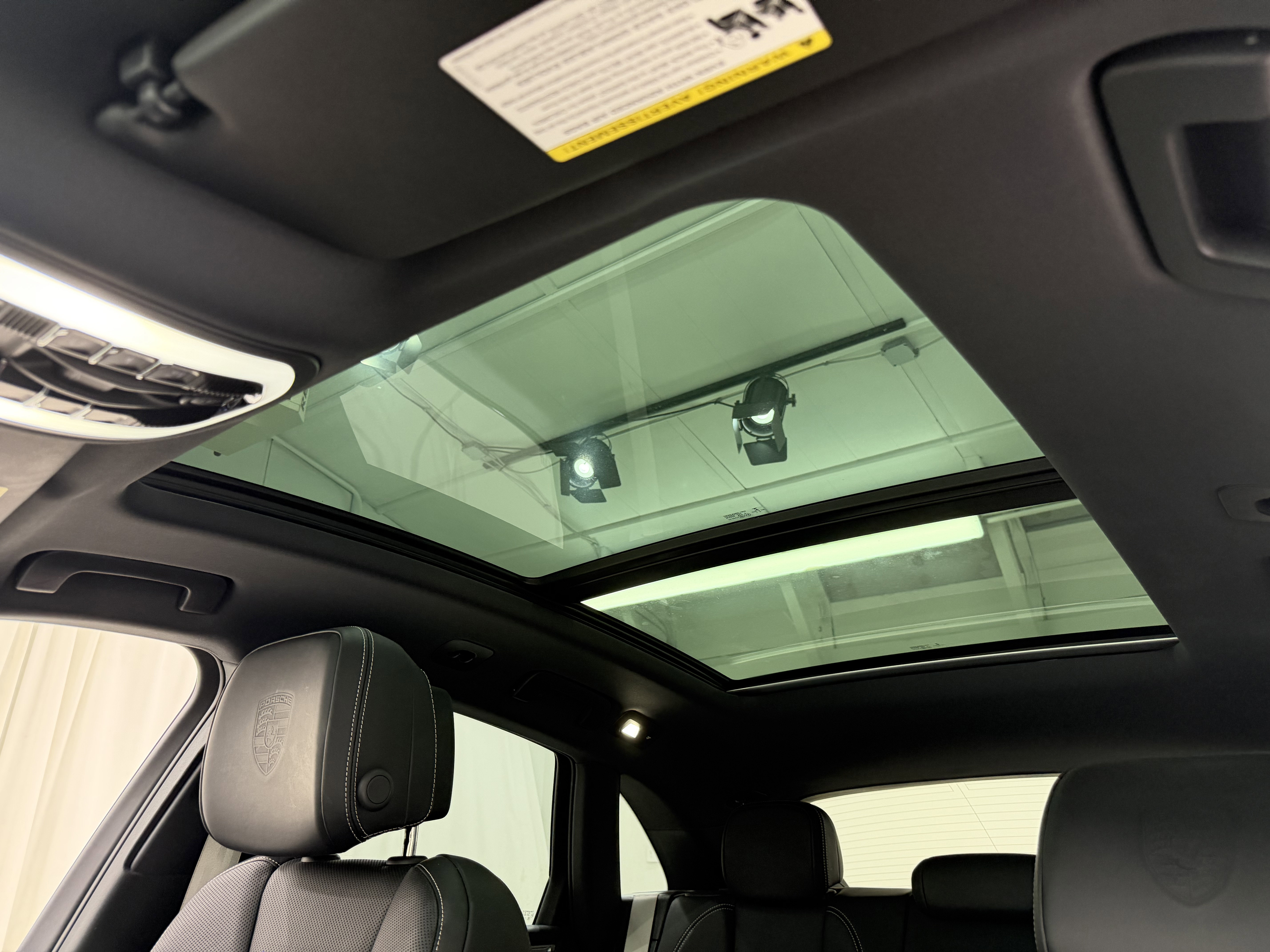 Certified 2022 Porsche Macan S AWD/4WD image 38