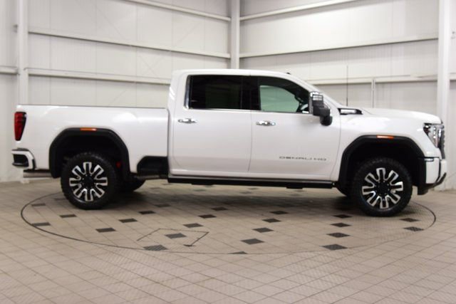 Used 2024 GMC Sierra 2500 Denali Ultimate image 8