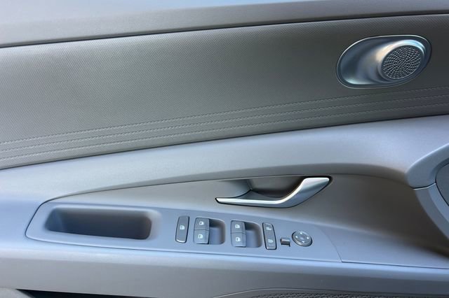 New 2026 Hyundai Elantra Hybrid FWD image 11