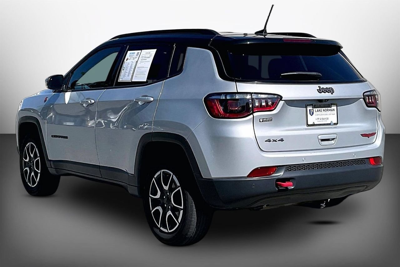 Certified 2024 Jeep Compass Trailhawk AWD/4WD image 6