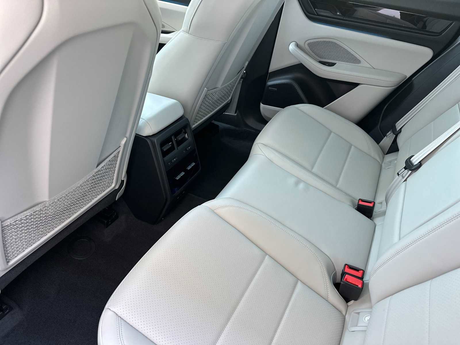 New 2026 Porsche Macan Electric RWD image 14