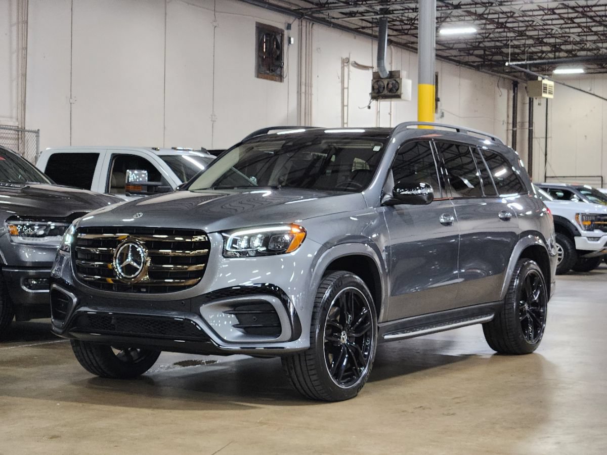 Used 2024 Mercedes-Benz GLS 450 4MATIC image 3