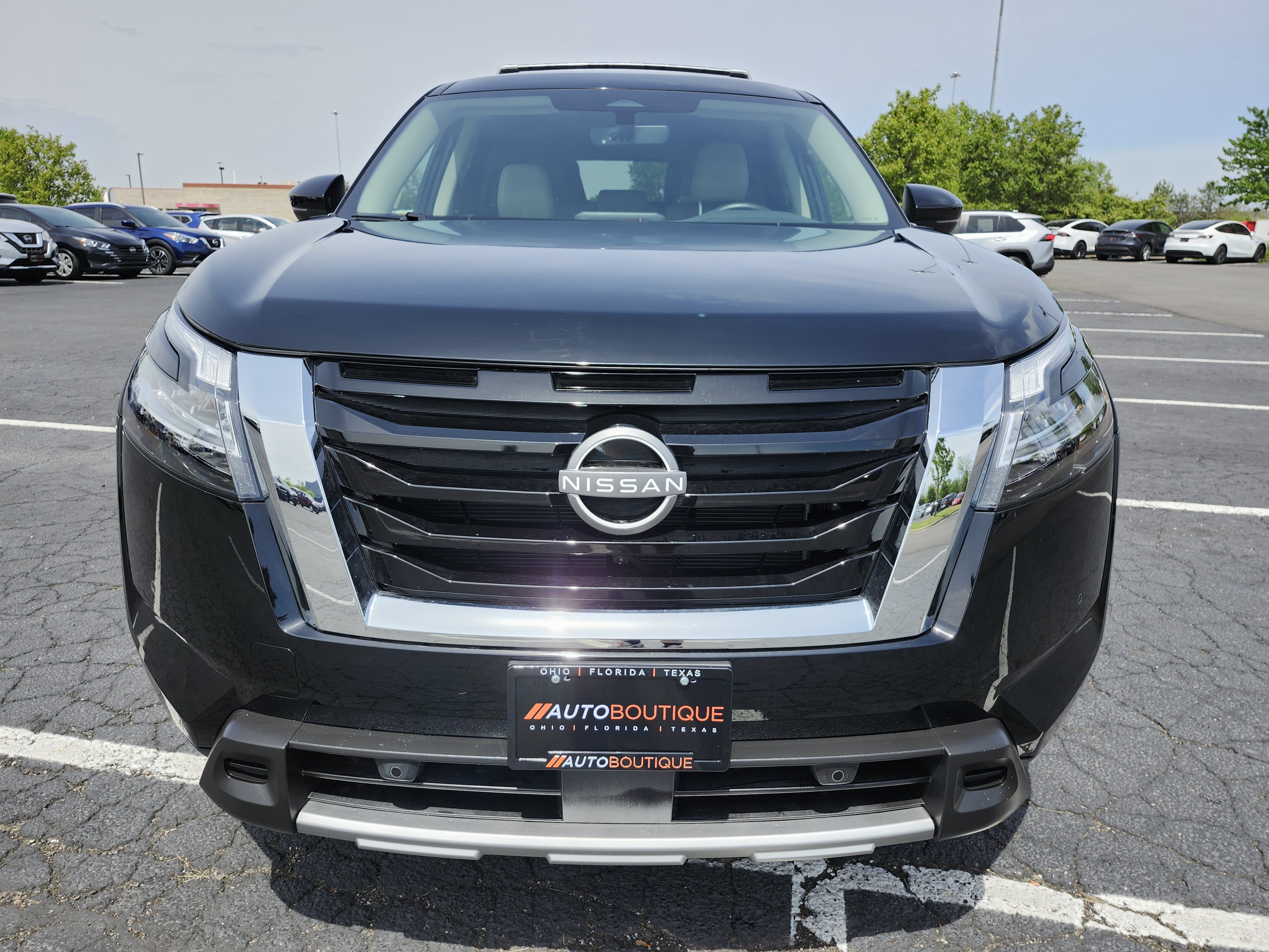 Used 2023 Nissan Pathfinder SL AWD/4WD image 12