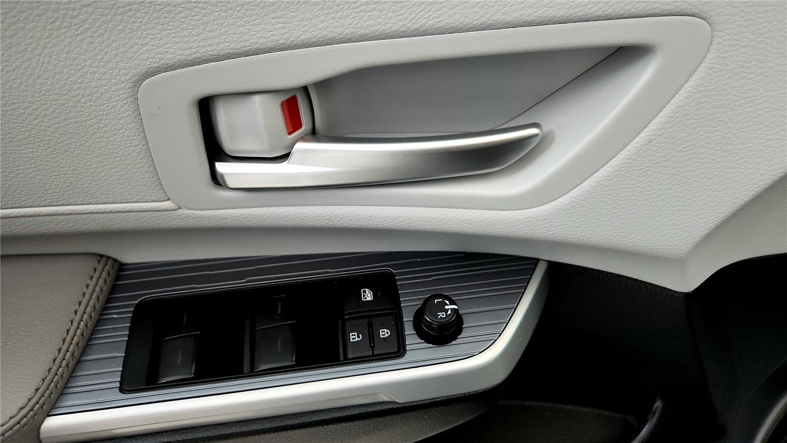 Used 2025 Toyota Sienna XLE w/ XLE Plus Package image 25