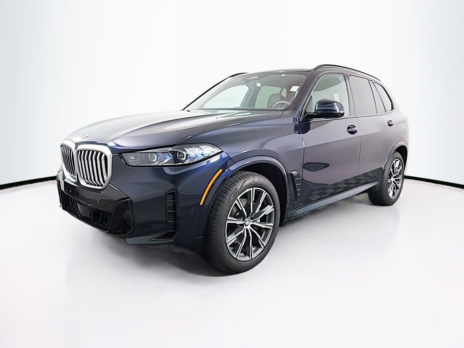 Used 2026 BMW X5 xDrive40i w/ M Sport Package image 3