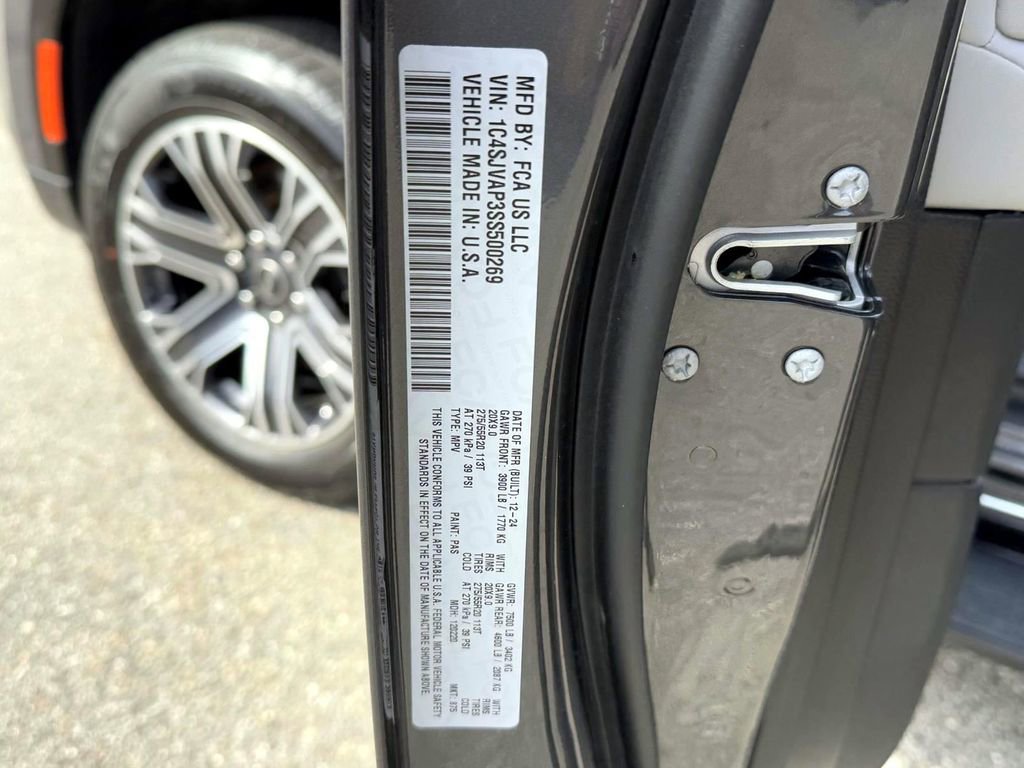 Certified 2025 Jeep Wagoneer 4WD image 18