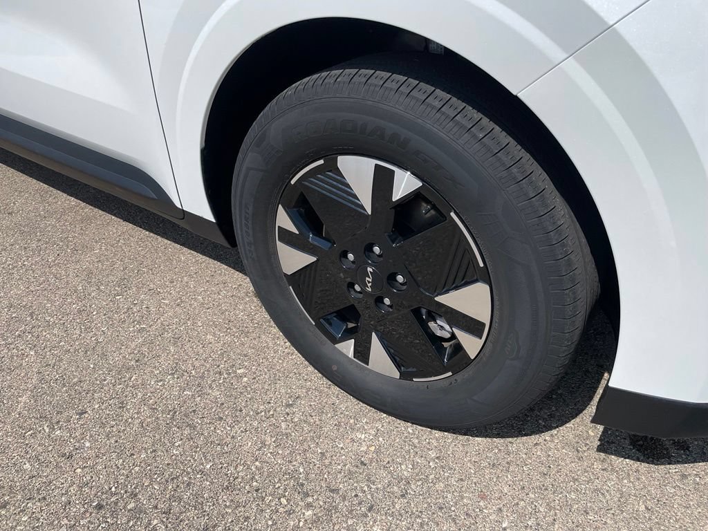 Used 2026 Kia Carnival LXS FWD image 3