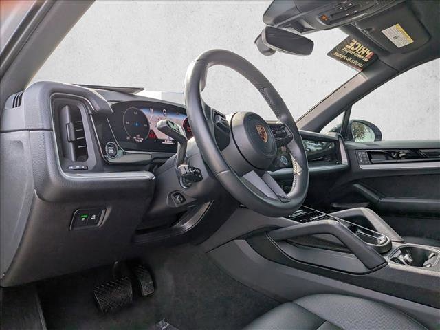 Used 2025 Porsche Cayenne image 10