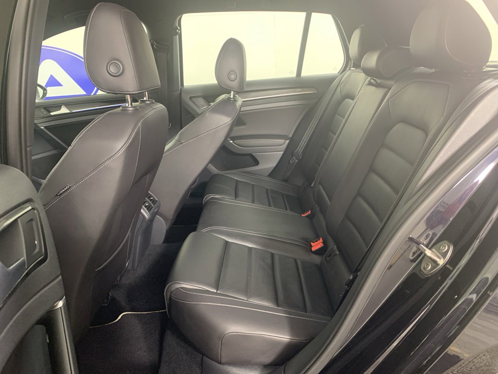 Used 2016 Volkswagen Golf R 4-Door image 33