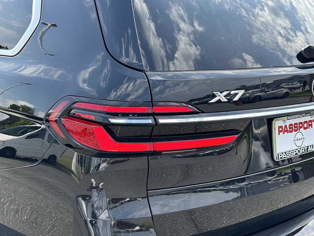 Used 2023 BMW X7 xDrive40i w/ Climate Comfort Package AWD/4WD image 9
