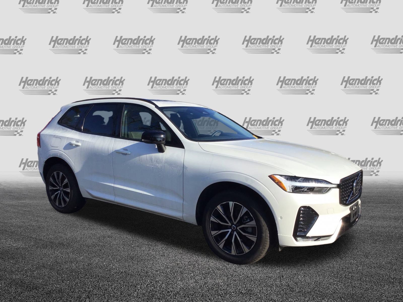 Certified 2025 Volvo XC60 B5 Plus image 2