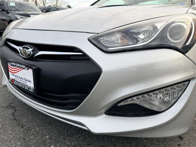 Used 2013 Hyundai Genesis 3.8 image 9