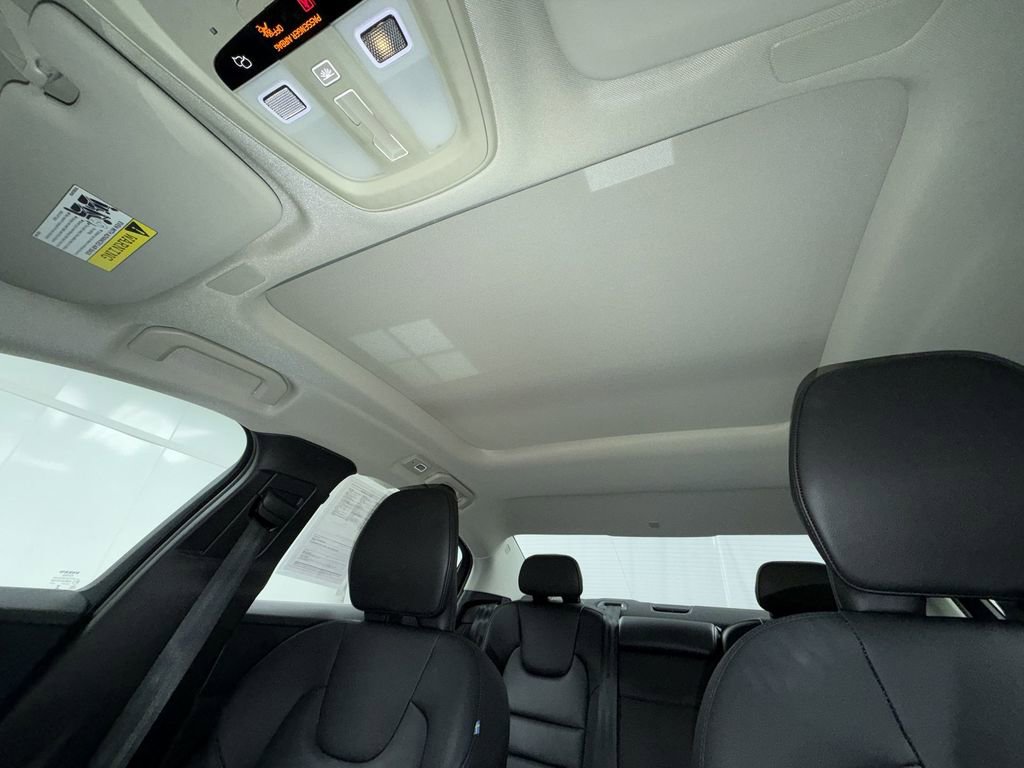 Used 2025 Volvo S60 B5 Core image 7