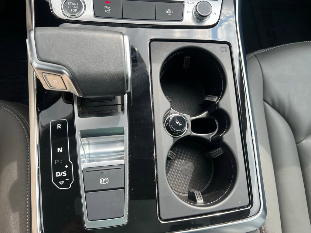 Used 2022 Audi Q8 Premium image 40