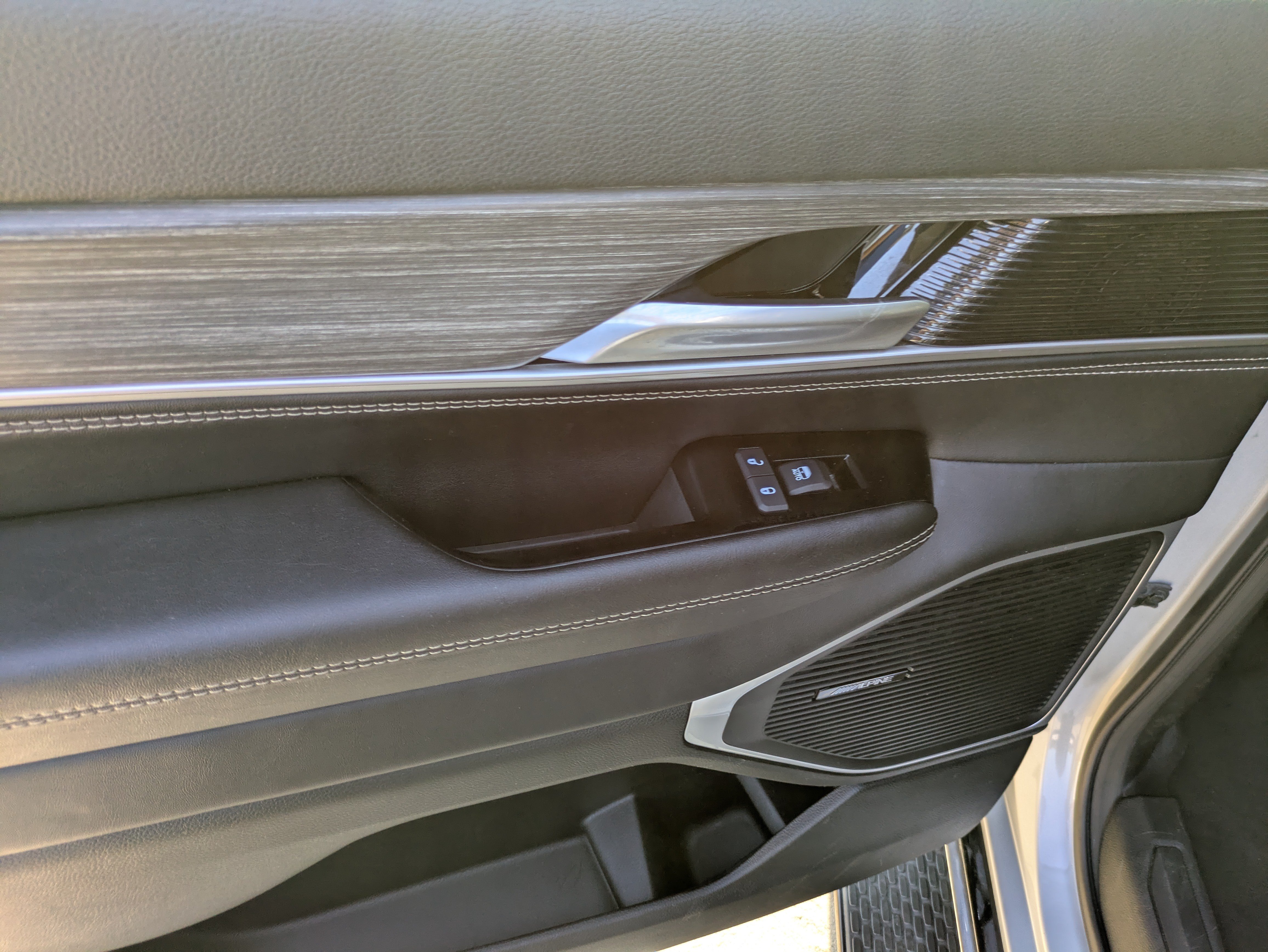 Used 2024 Jeep Wagoneer L Series II w/ Flexible Seating Group RWD image 8