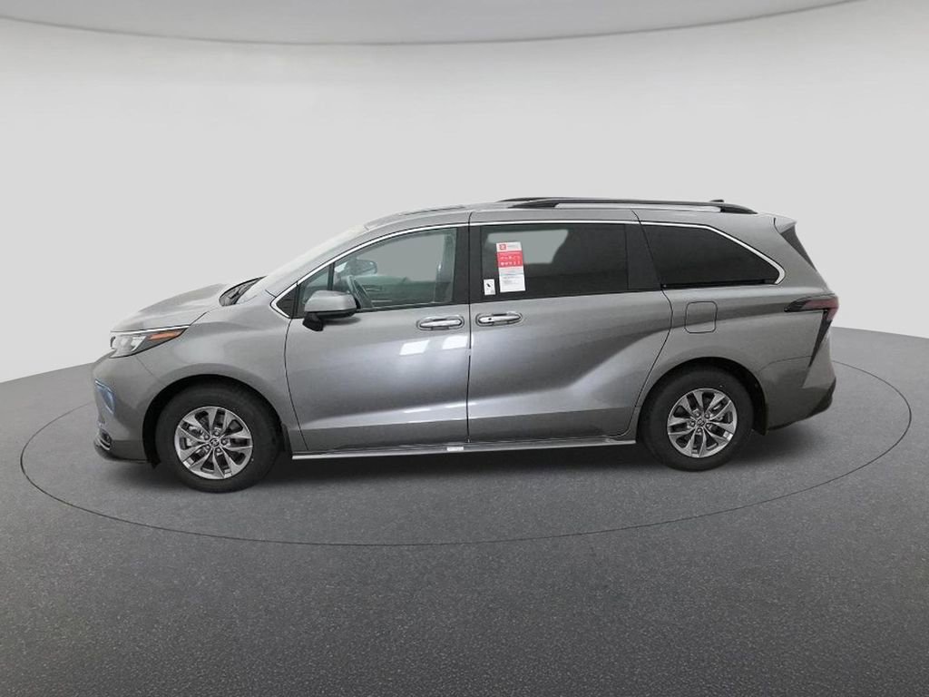 New 2026 Toyota Sienna XLE image 3