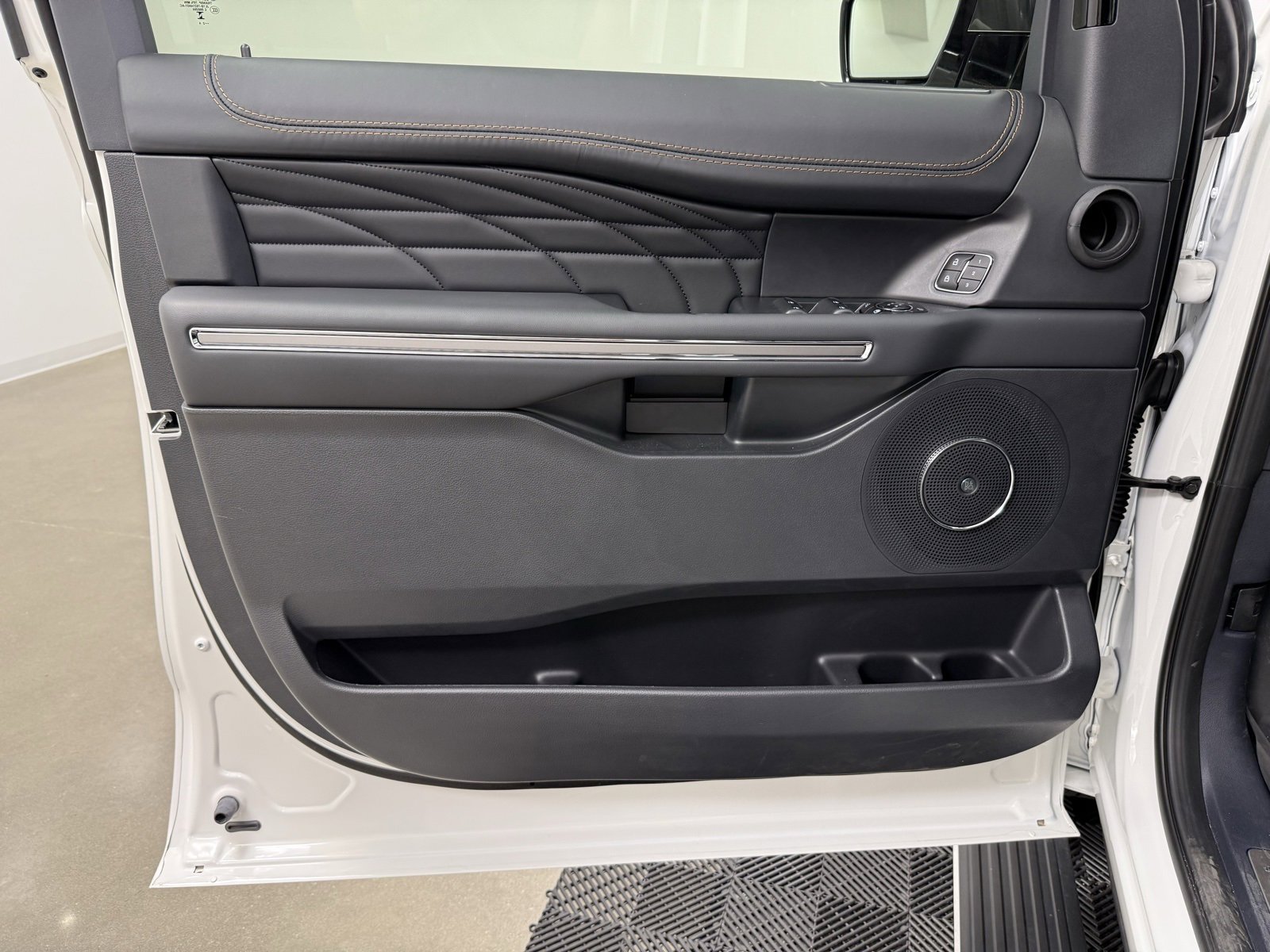 Used 2024 Ford Expedition Max Platinum image 12