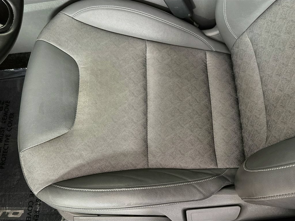 Used 2017 Kia Niro EX FWD image 19