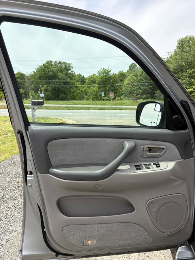 Used 2005 Toyota Sequoia SR5 AWD/4WD image 10