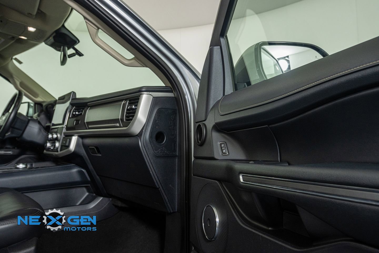 Used 2024 Ford Expedition XLT image 40