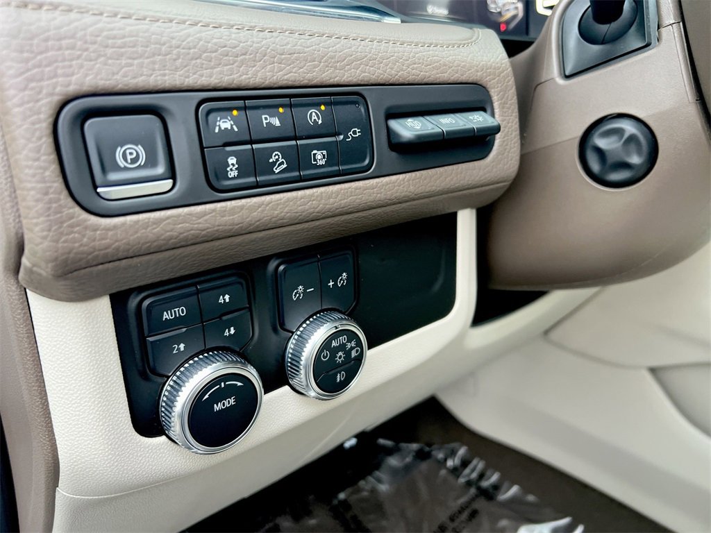 Used 2022 GMC Yukon XL Denali image 16