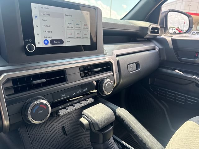 Used 2025 Toyota 4Runner SR5 AWD/4WD image 19