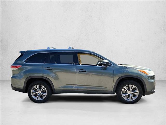 Used 2014 Toyota Highlander XLE FWD video 2