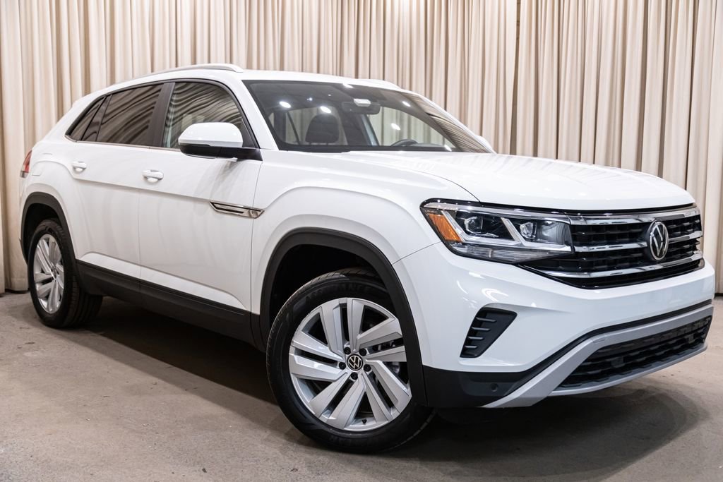 Used 2023 Volkswagen Atlas Cross Sport SE w/ Panoramic Sunroof Package image 2