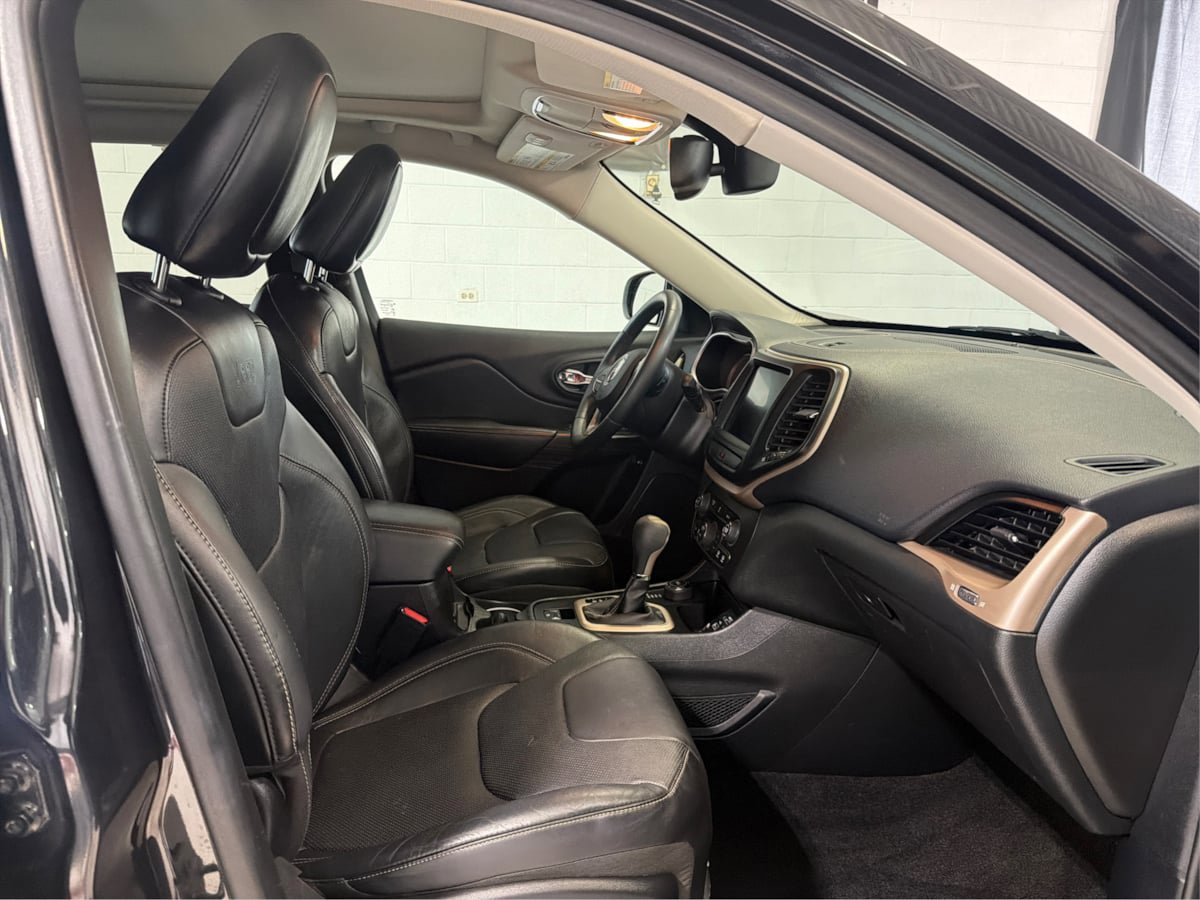 Used 2014 Jeep Cherokee Limited w/ Luxury Group AWD/4WD image 15