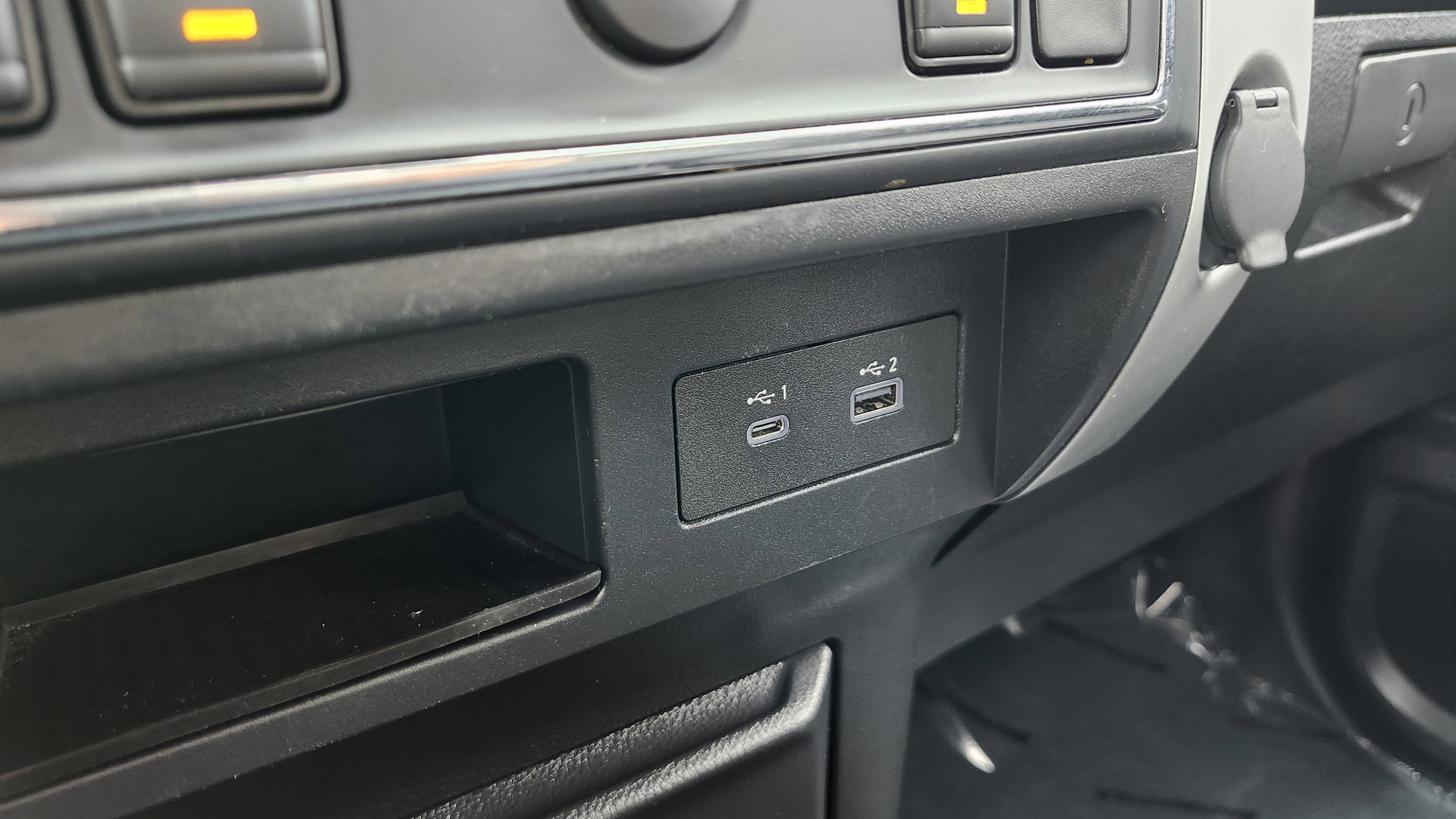 Used 2021 Nissan Titan SV w/ Accessory Utility Package image 6