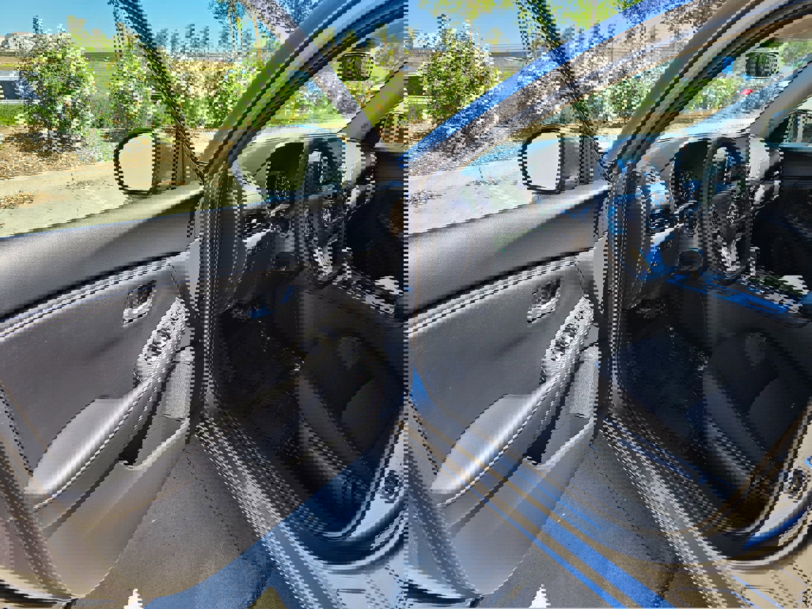 Used 2025 Nissan Sentra SV image 14