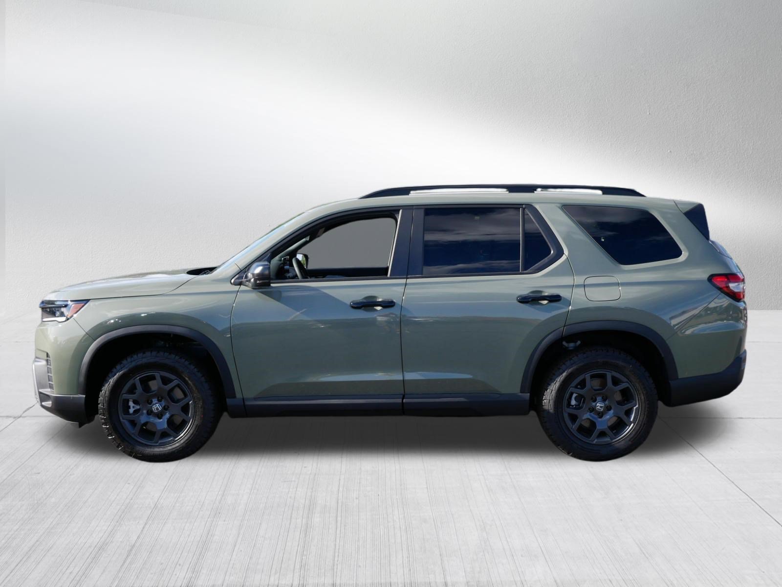 Certified 2026 Honda Pilot TrailSport image 4