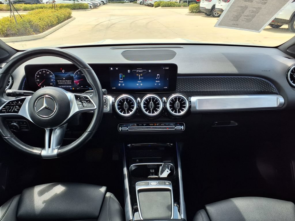 Used 2025 Mercedes-Benz GLB 250 4MATIC image 25