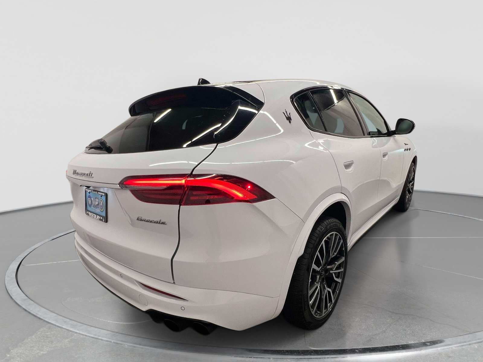 Certified 2023 Maserati Grecale Modena AWD/4WD image 6