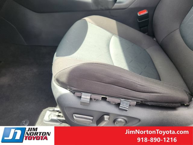 Used 2025 Toyota RAV4 XLE FWD image 24