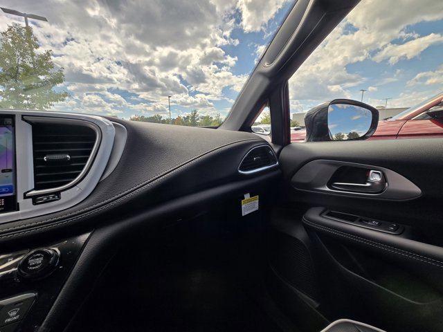 New 2026 Chrysler Pacifica Limited w/ S Appearance Package FWD image 27